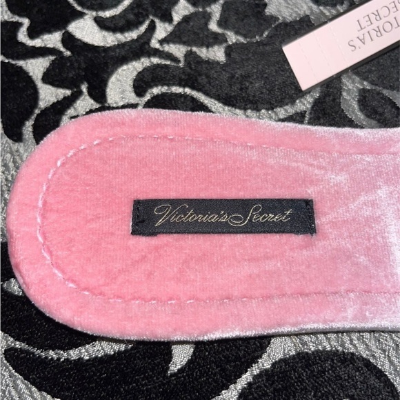NEW Victoria’s Secret Embellished Pink Velvet Slides Size M - Picture 10 of 11